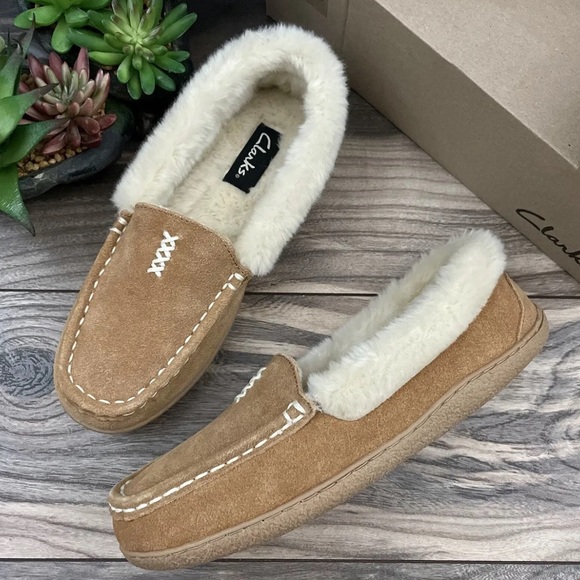 Clarks moccasin slippers - GUC - Picture 1 of 3